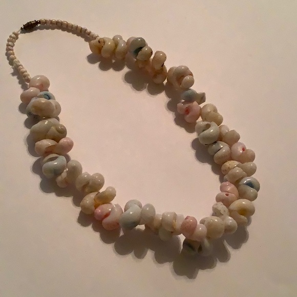 Bubble shell necklace - Picture 3 of 4